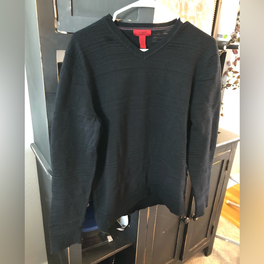 Men’s black Alfani slim fit lightweight sweater sized medium - Picture 2 of 8
